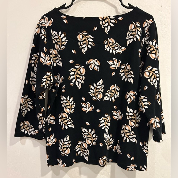 Croft & Barrow Black and White Leaf Pattern 3/4 Long Sleeve Top - Picture 6 of 7